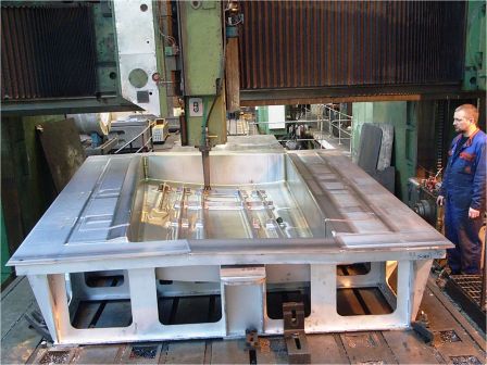 Eaves die tool contour milling